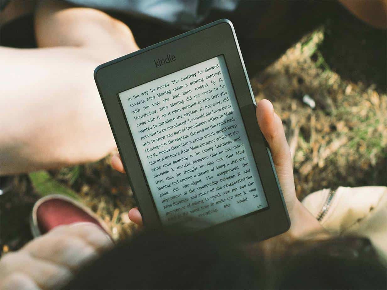 Featured image for “eReaders can Bridge the Technology-​Caused Gap Between Parents and Children”