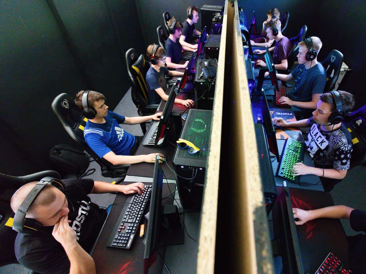 Featured image for “Esports Programs Help Colleges Recruit Experienced Students”